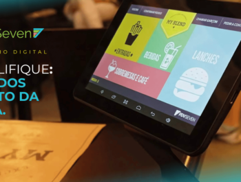 Tablet com cardápio digital de um restaurante mostrando opções de pedidos da mesa