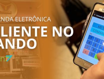 Comanda Eletrônica PDVSeven em uso em um restaurante, com interface de pedido em smartphone